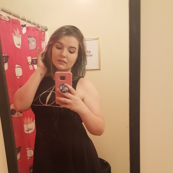 Meet your Posher, Alison - Picture 1 of 1